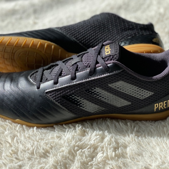 Mens size 11.5 Adidas indoor soccer shoes - Picture 3 of 5